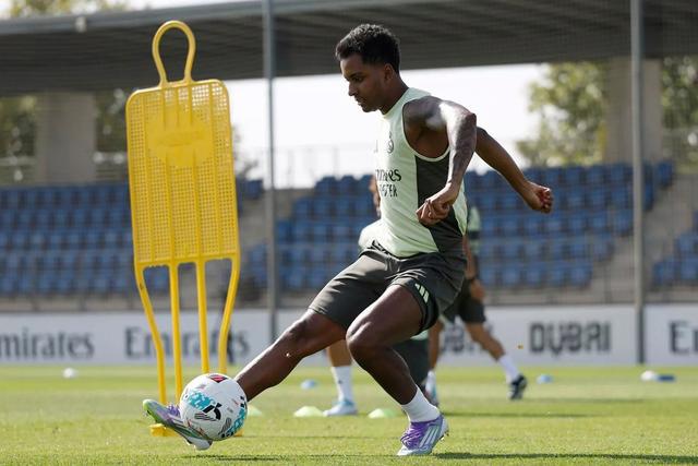 是因为那里, 截至昨晚, 在曼城为他