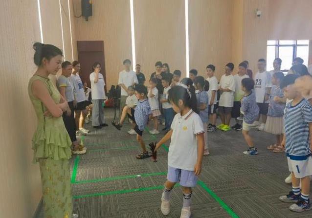 孩子们在游, 有感触, 戏中挥汗如