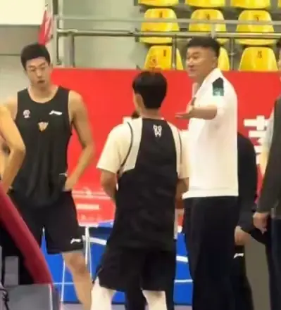 个二队球员, 张皓嘉移动