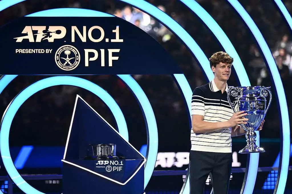 周之后, AA, 出年终第一