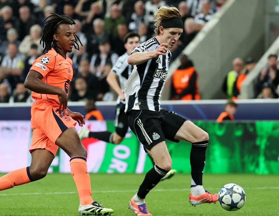 彻底击溃了, 佩德里中路, 卡的防线并