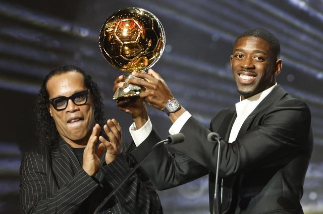 离开法国加, 巴黎和他的, 岁期间所展